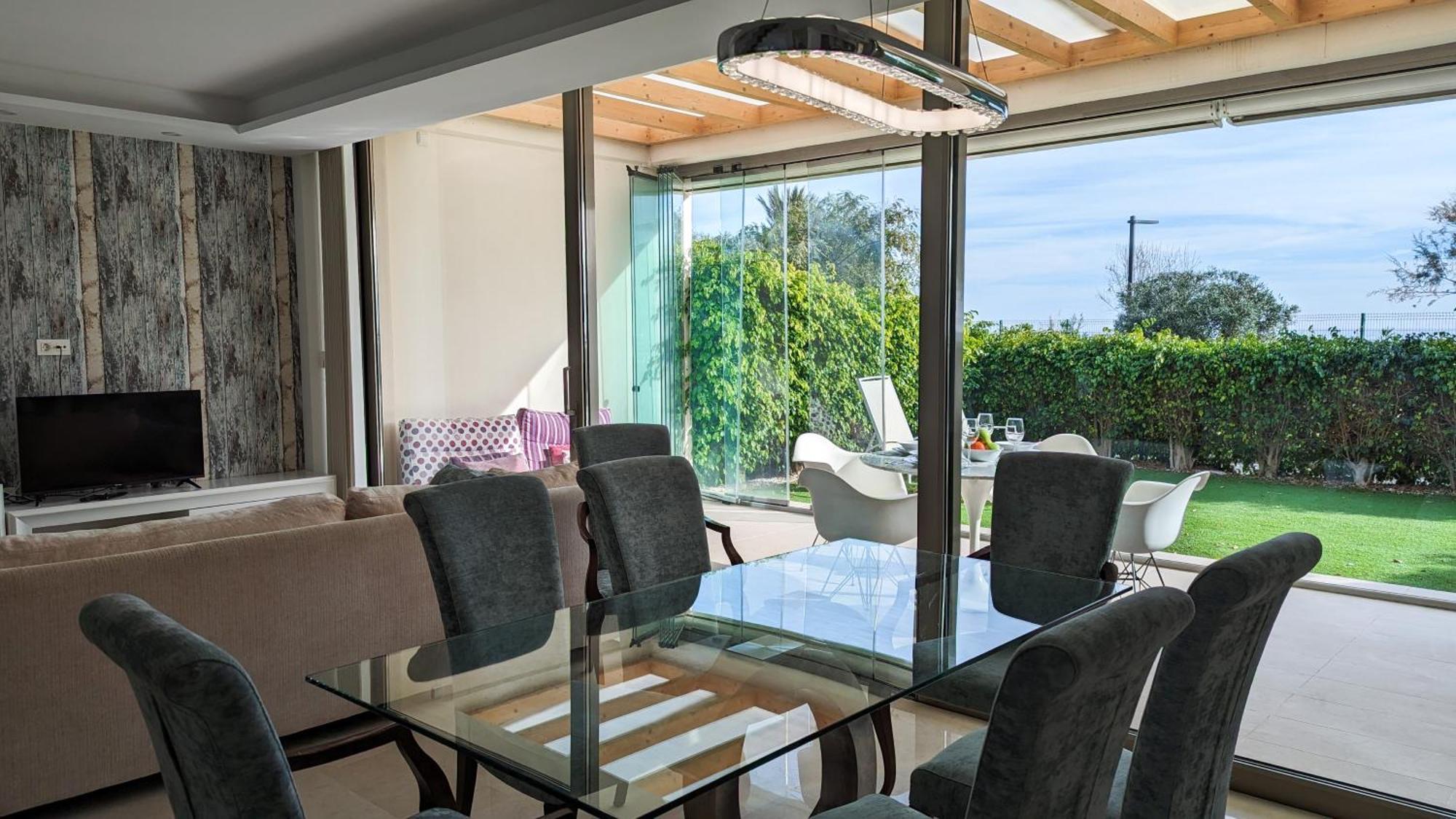 Paradise Beachfront Luxury Villa Ла-Віла-Джойоза Екстер'єр фото
